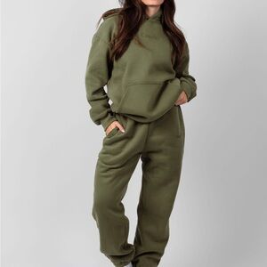 Comfrt Sweatpants ~ color Olive ~ size Small 🫒